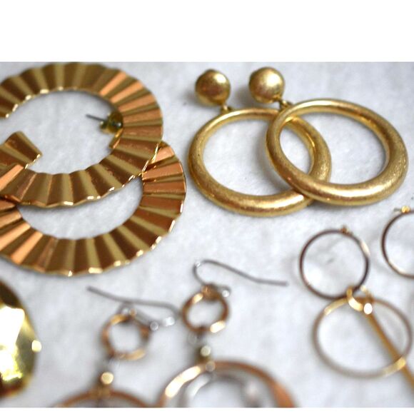 Retro Fashion 7 Pr. Gold Tone Clip On/Fish Hook/Post Earrings - Picture 6 of 6